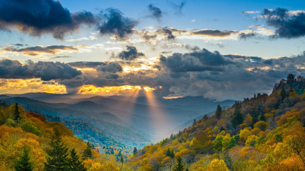 Smoky Mountains National Park In Gatlinburg Tennessee Istock 187754965.jpg