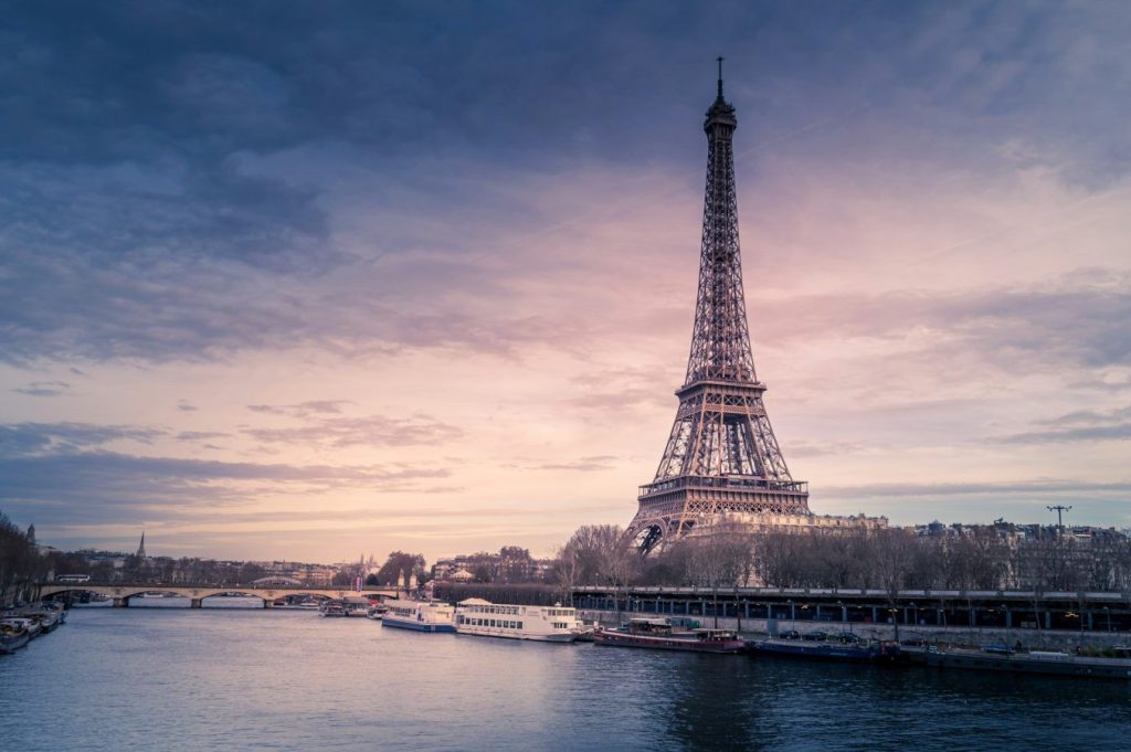 Eiffel Tower Paris 1353x900.jpg