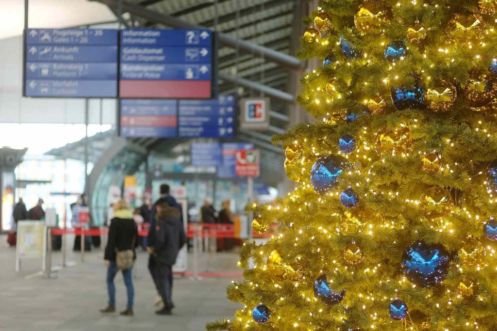 Christmas Airport Holidaytips1022 7298f7dc874f4044a097331afd71d36c.jpg