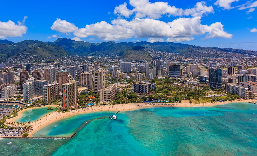 Waikiki Beach Honolulu Hawaii.jpg