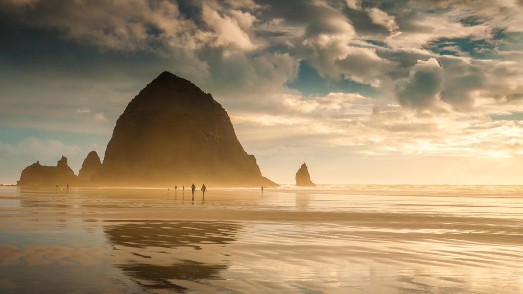 Haystack Rock In Cannon Beach Oregon At Sunset Istock 902783848.jpg